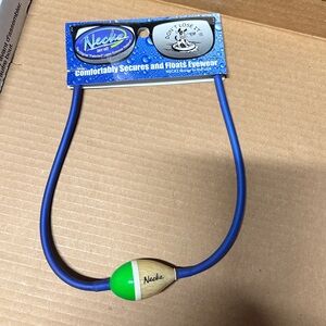 Floating eyewear retainer by neckz